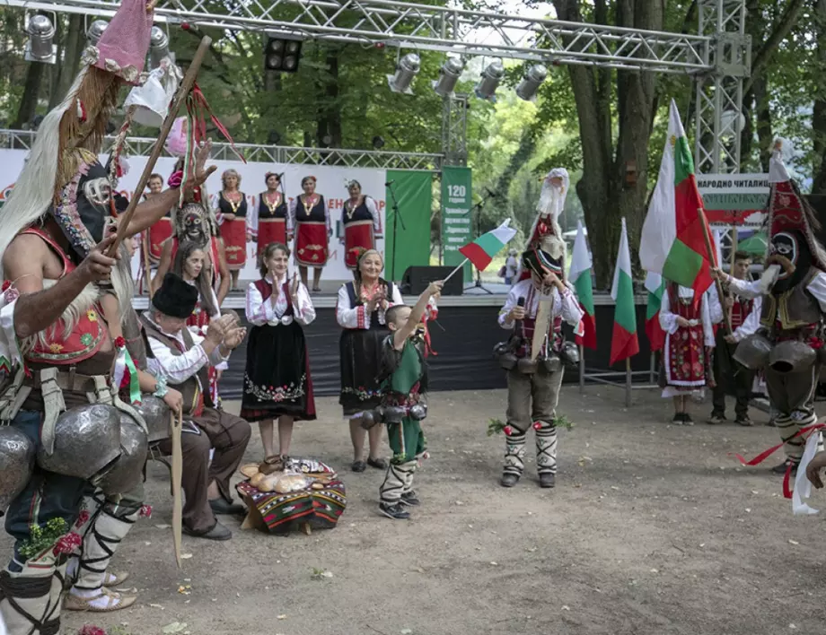Участници от 20 области представят българските традиции в Стара Загора