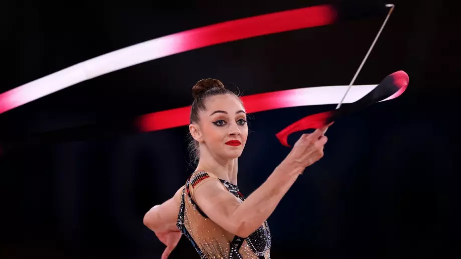 Калейн грабна сребро в многобоя на Световната чалънжд купа  по художествена гимнастика в Румъния 
