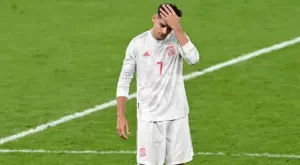 Тежка нощ за Алваро Мората - жена му го заключи отвън, а той отиде да спи в хотел