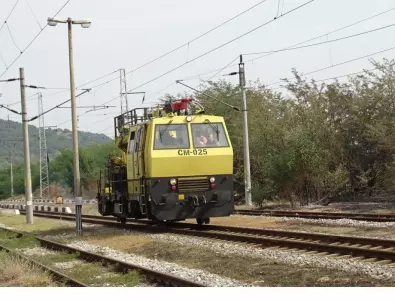 Товарен влак дерайлира в Зверино и блокира жп движението в Искърското дефиле 