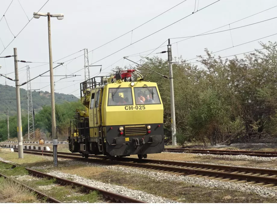 Товарен влак дерайлира в Зверино и блокира жп движението в Искърското дефиле 