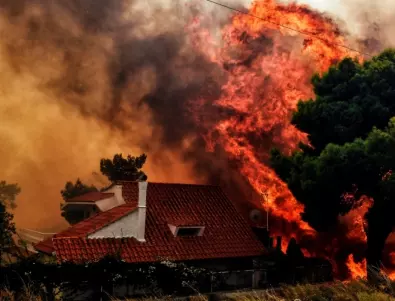 Горските пожари на Родос са извън контрол: Хиляди са евакуирани (ВИДЕО)