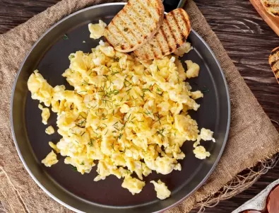 Бъркани яйца с ароматен див чесън за вашата закуска