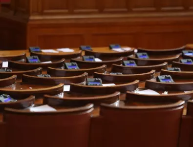 Депутатите разглеждат актуализацията на бюджета в пленарна зала