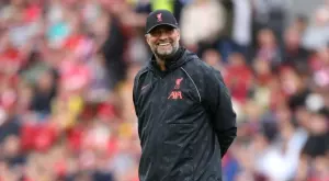 СНИМКА: Защо Юрген Клоп свали традиционните си очила?