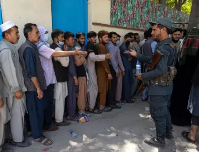 Афганистанският президент призна, че е избягал след като талибаните завзеха Кабул