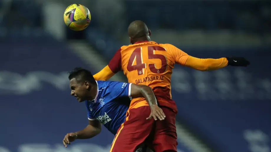 Куриозно: Футболист на Галатасарай бе изгонен, защото удари съотборник (ВИДЕО)