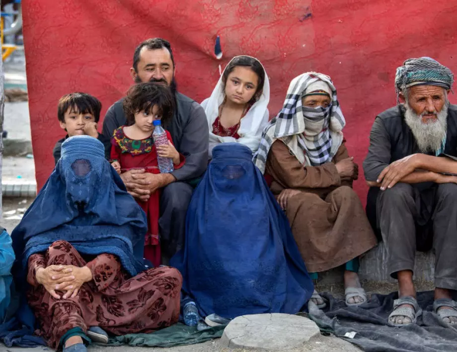 В РС Македония пристигнаха първите евакуирани афганистански граждани 