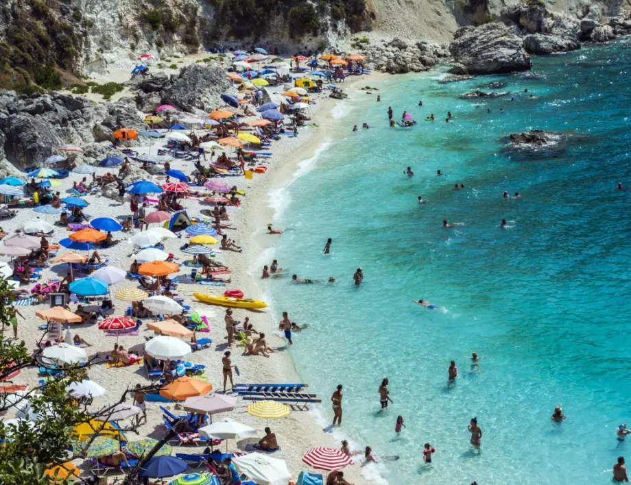 Колко туристи ще посетят Гърция през тази година?