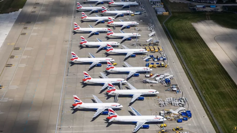 "British Airways" отменя 10 000 полета от зимния си график