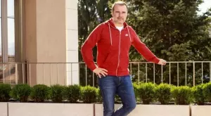 {{ otherArticle[0].article.title }}