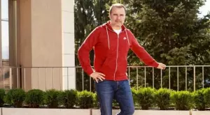 {{ otherArticle[0].article.title }}