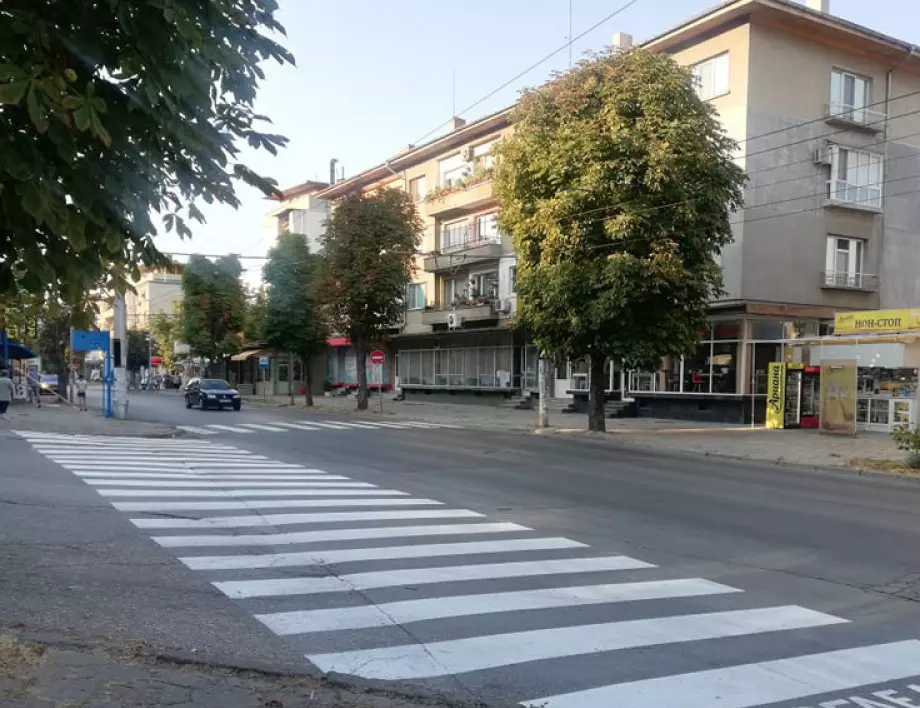 Обновяват маркировката на пешеходните пътеки в Плевен 