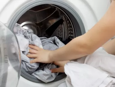 Научете как опитните домакини успяват да премахнат мухъла от дрехите
