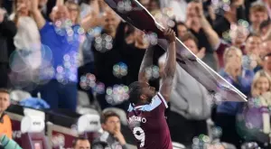 Безценната реакция на Михаил Антонио, когато стана голмайстор на Уест Хям за всички времена