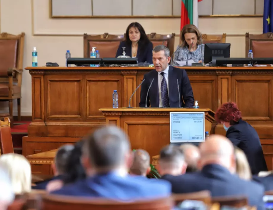 Скандал в парламента между ДПС и Демократична България заради Варненски канал, свързван с Доган