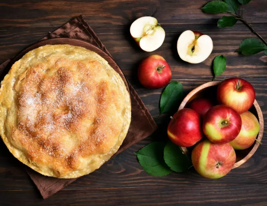 Наслада за небцето: Ароматен домашен ябълков пай с лешници