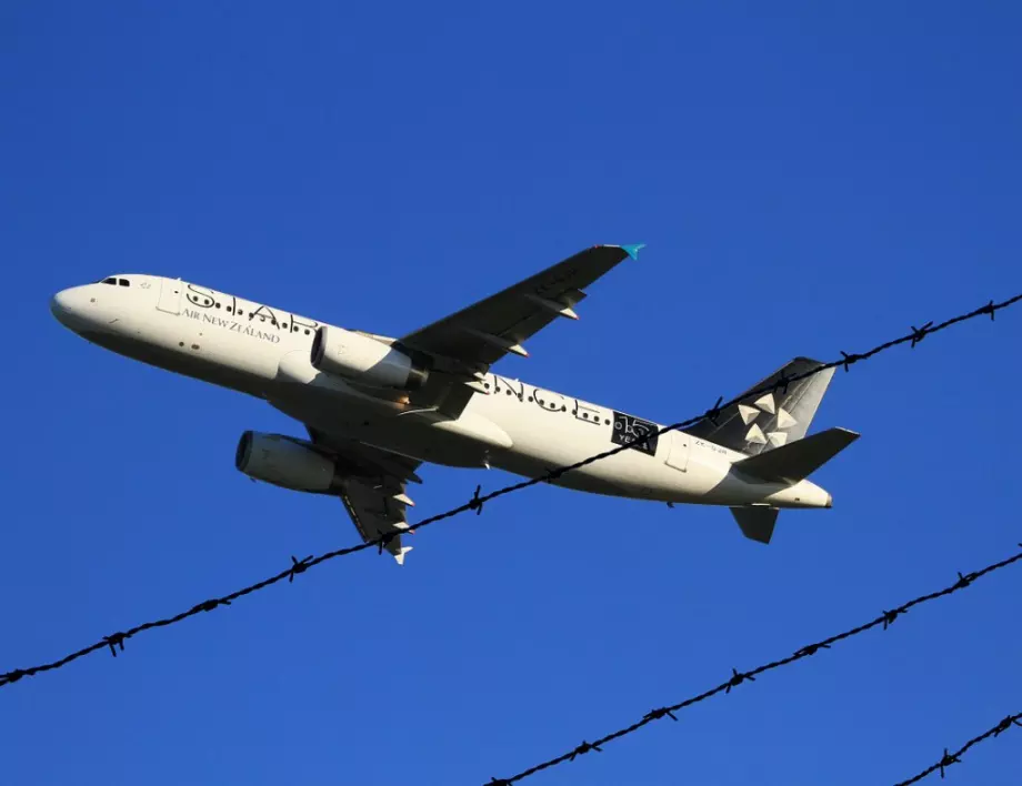 Самолет се запали по време на излитане 