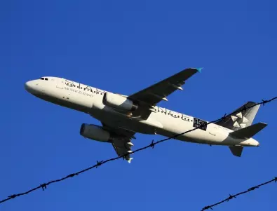 Самолет катастрофира при кацане в Сомалия (ВИДЕО)