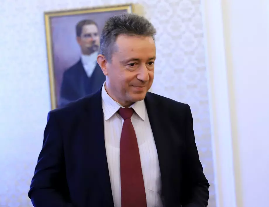 Янаки Стоилов сравни президента с нотариус