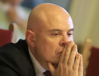 Новият правосъден министър се закани да иска оставката на главния прокурор Иван Гешев