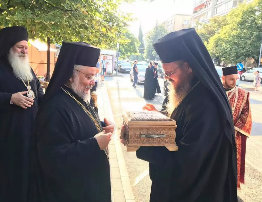 В Стара Загора посрещнаха част от мощите на "Свети Киприан Картагенски" 