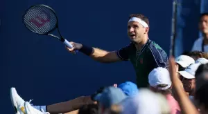 ВИДЕО: След извънземен минаващ удар Гришо нахлу на трибуните