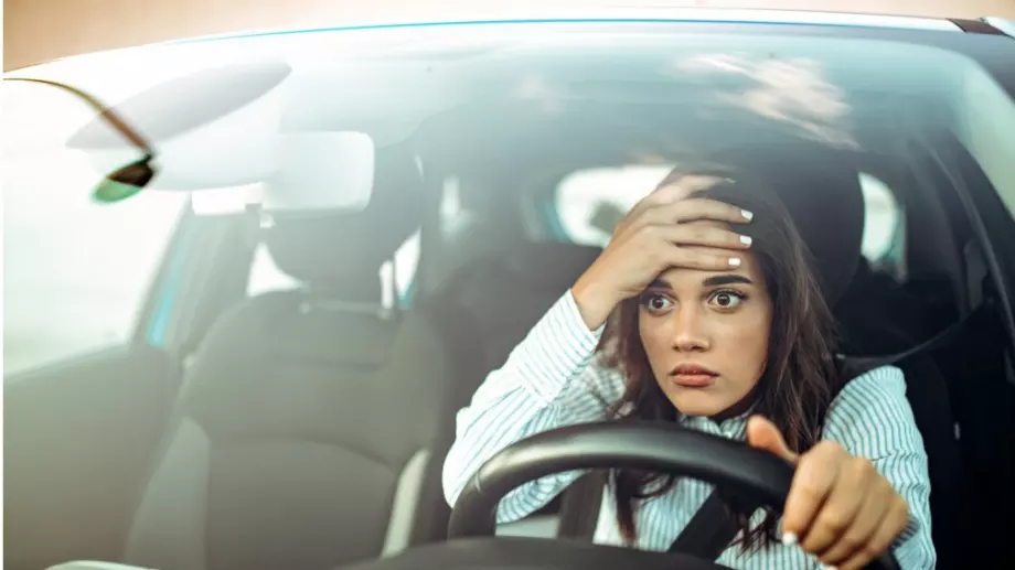 Как тези навици в кола могат да рискуват живота ви на пътя?