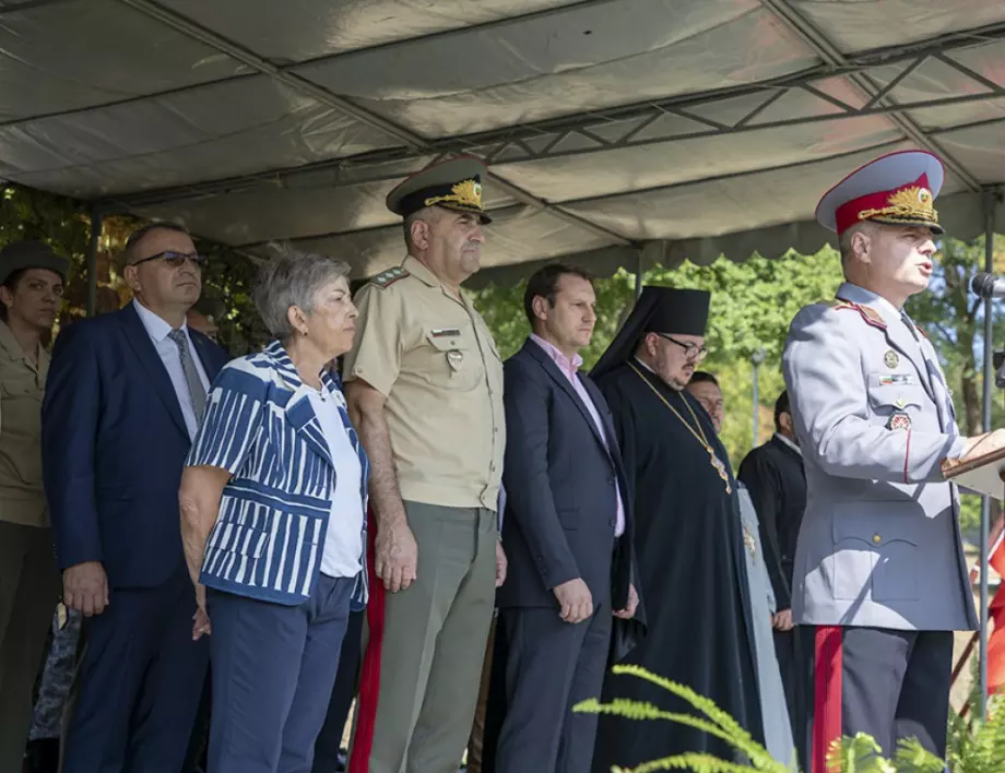 Наградиха 37 военнослужещи за празника на бригадата в Стара Загора