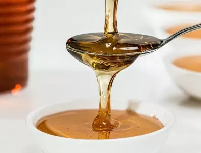 Ако медът изглежда така, по-добре НЕ го яжте