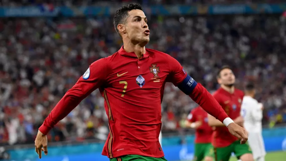 Роналдо подобри още два рекорда във футбола при класика на Португалия над Катар
