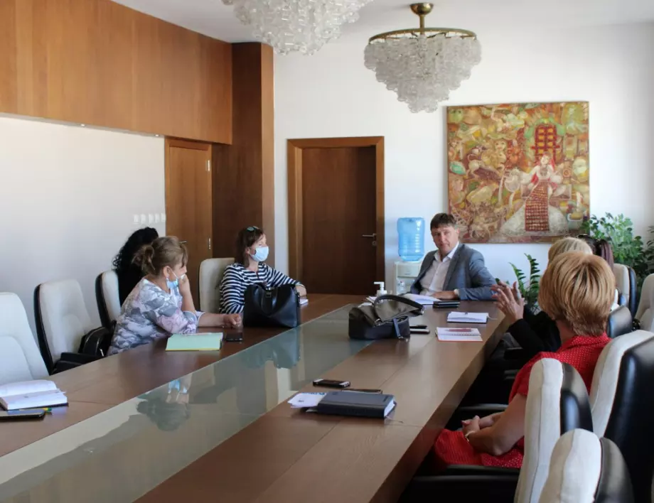 Кметът на Самоков свика среща за началото на учебната година в детските градини