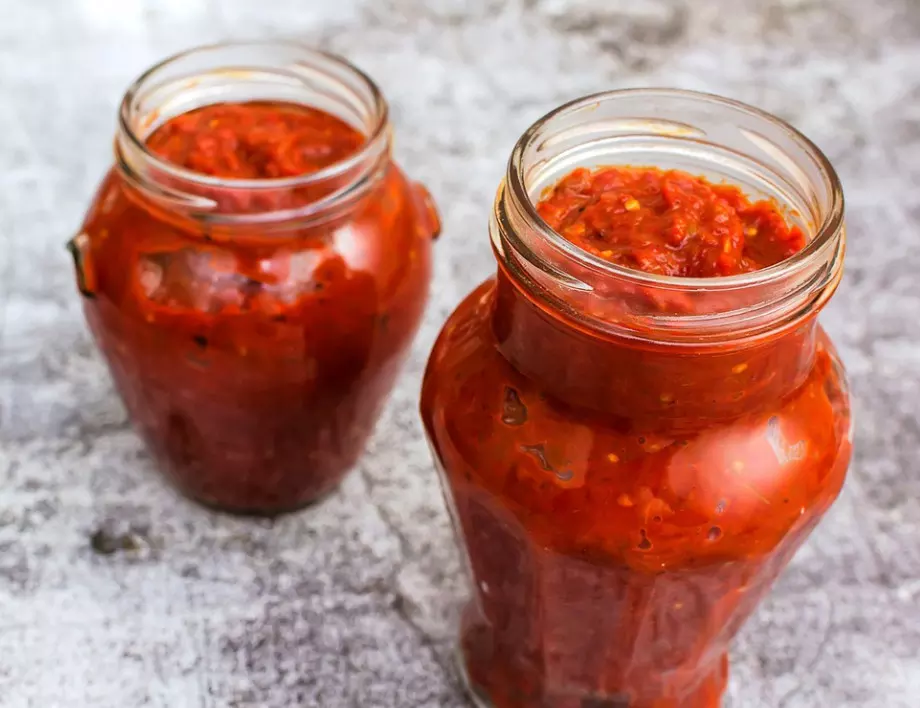 Забравете за лютеницата! Направете си тази доматеница за зимата