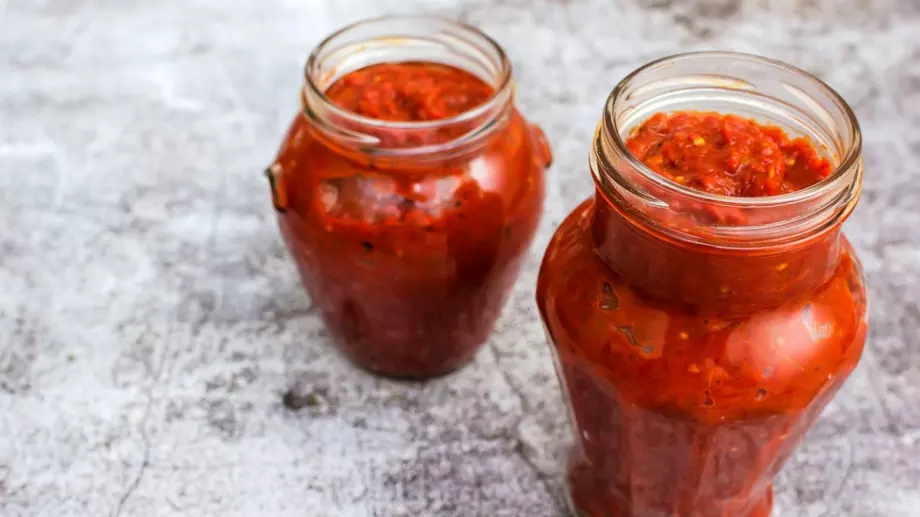 Можете лесно да си направите гъста лютеница на фурна