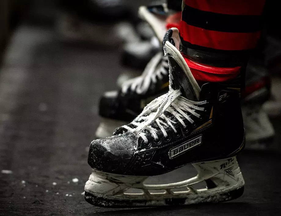 Неваксинираните хокеисти на Канада остават без заплати при положителни ковид-тестове