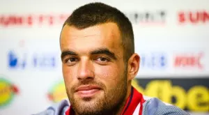 {{ otherArticle[0].article.title }}