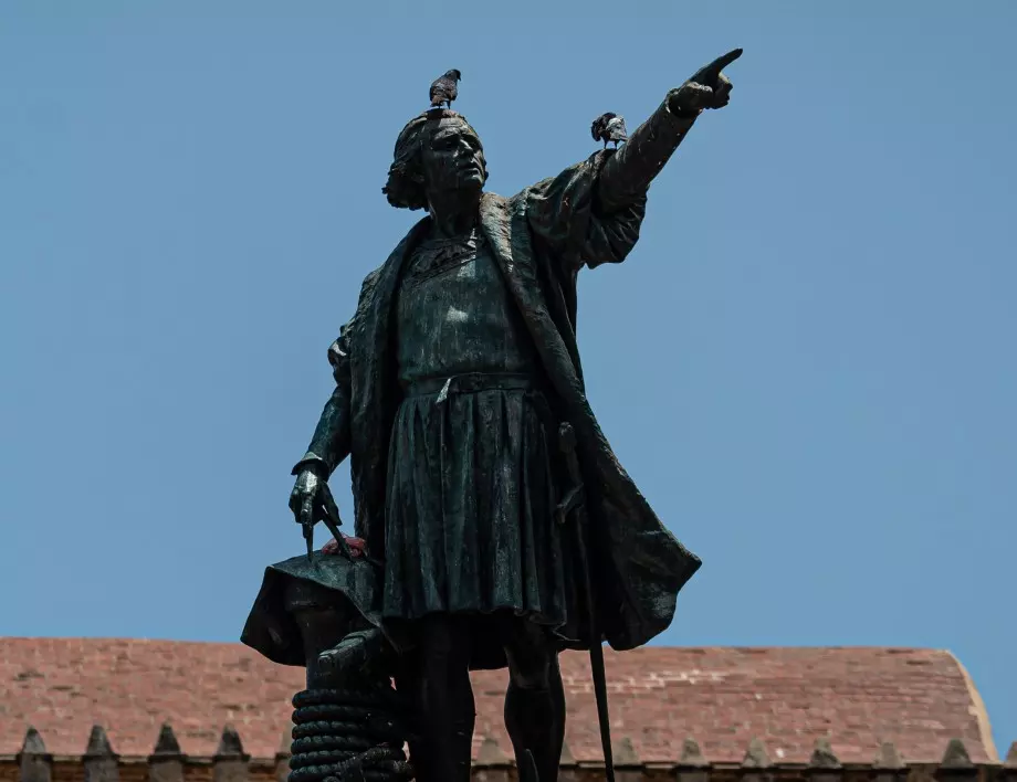 Мексико Сити заменя статуята на Колумб с жена от коренното население 