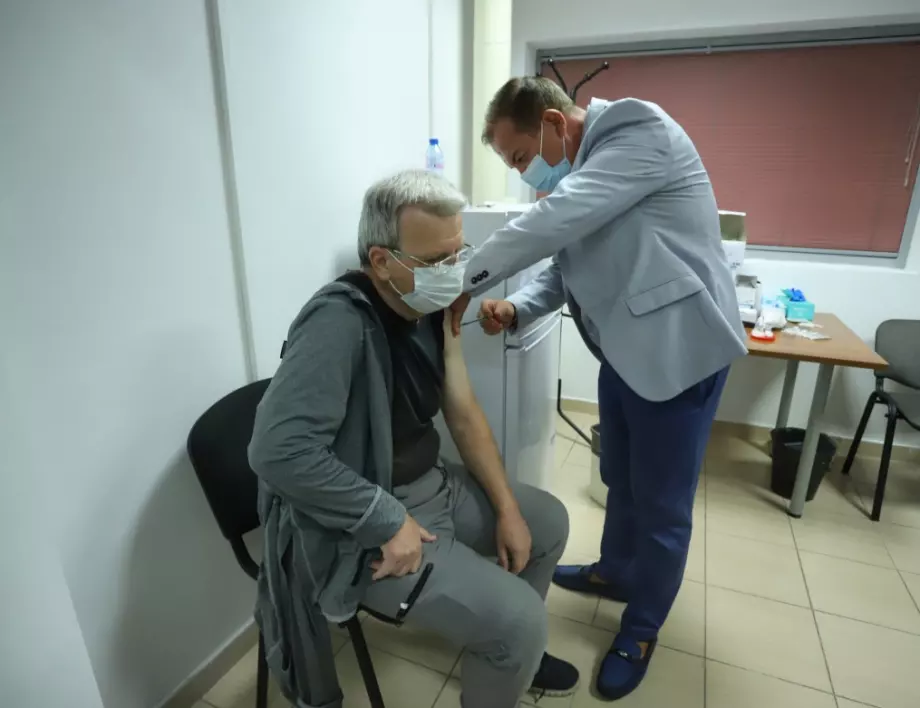 Призив в Русия към работодателите - дайте 3 дни почивка на ваксинираните срещу коронавирус