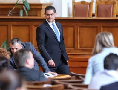 Един министър и депутати на Слави напускат партията, търсят партньорство с ПП?