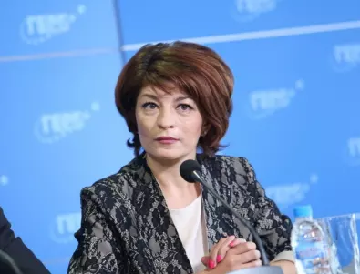 Десислава Атанасова поиска отговорност от двама министри за теча на личните данни
