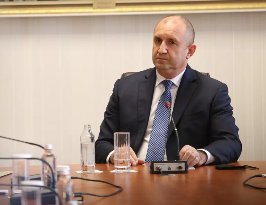 Бивш червен евродепутат предупреди за Радев, като припомни как Петър Стоянов загуби втори мандат