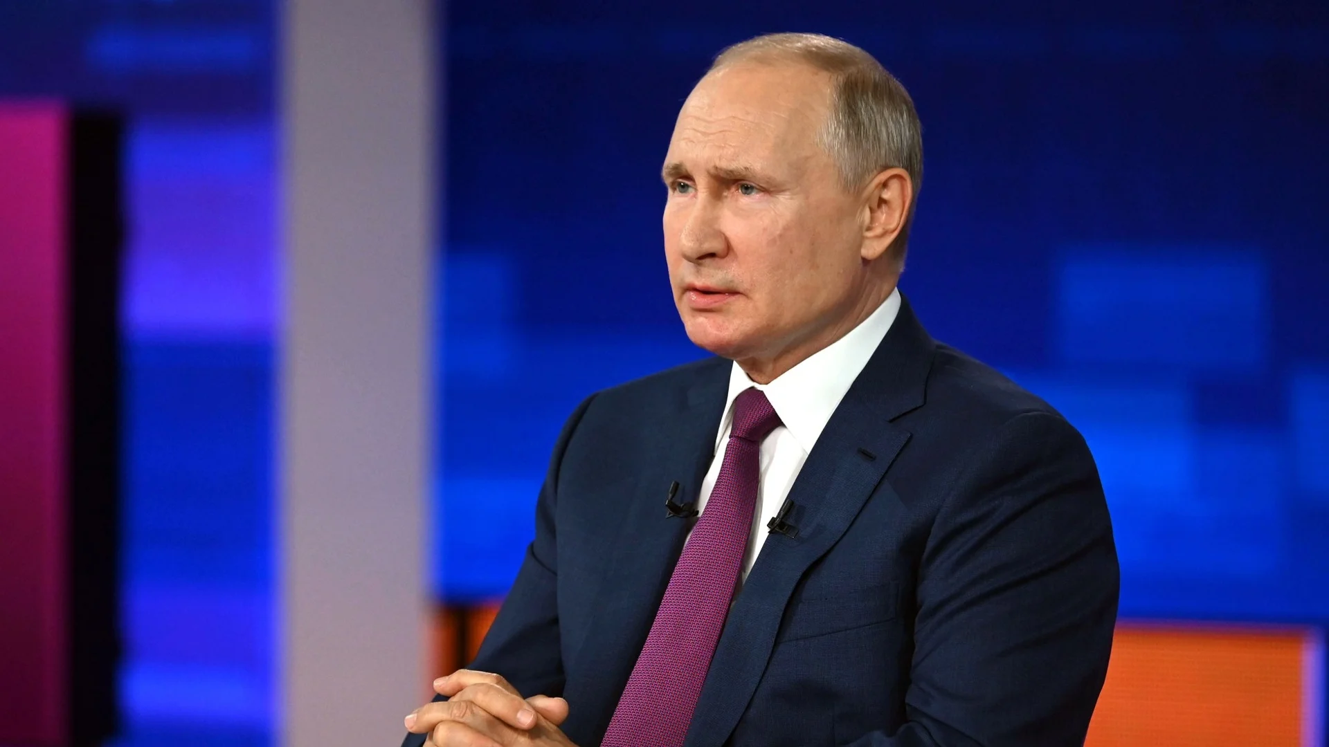 Критичните въпроси към Путин в директната му линия - без отговор (СНИМКИ и ВИДЕО)