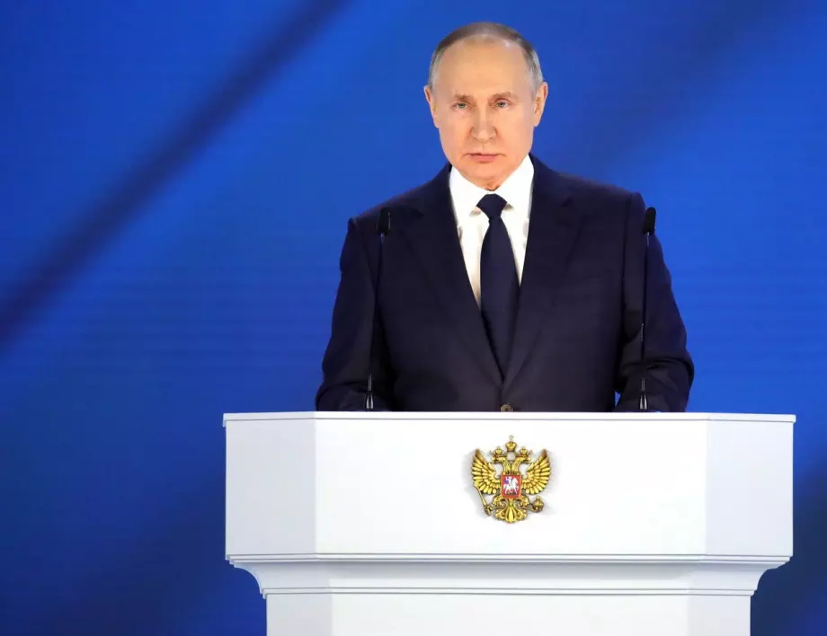 Путин гласувал на изборите от телефона на свой помощник