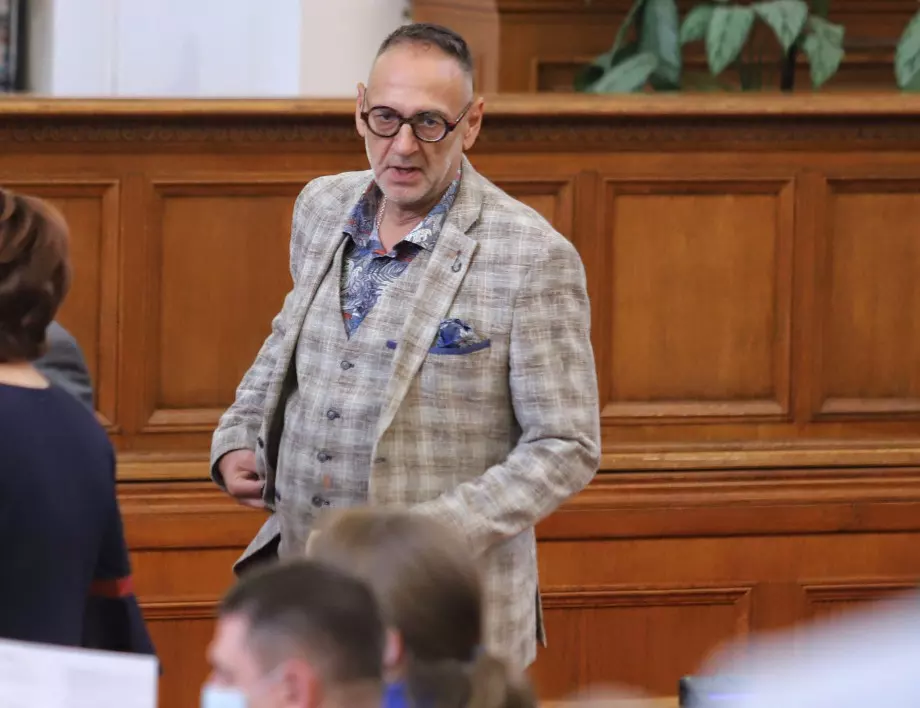 Любен Дилов-син: Новото правителство е отбило в "лоялното" на Радев