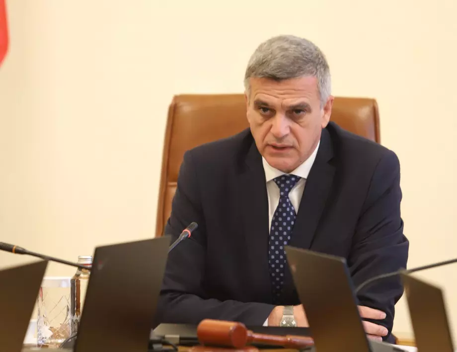 Премиерът Янев с ултиматум: Собственикът на заседналия кораб има 24 часа, след това държавата ще се намеси
