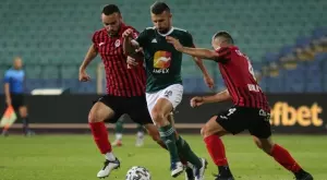 {{ otherArticle[0].article.title }}