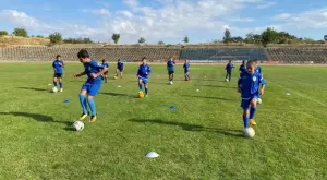  Холандски футболен експерт помага на треньори в Свищов при работата им с млади играчи