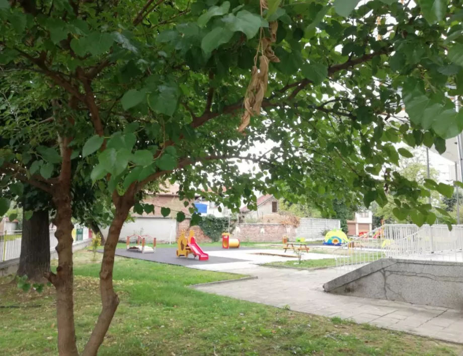 Нови площадки посрещат децата в казанлъшките ясли