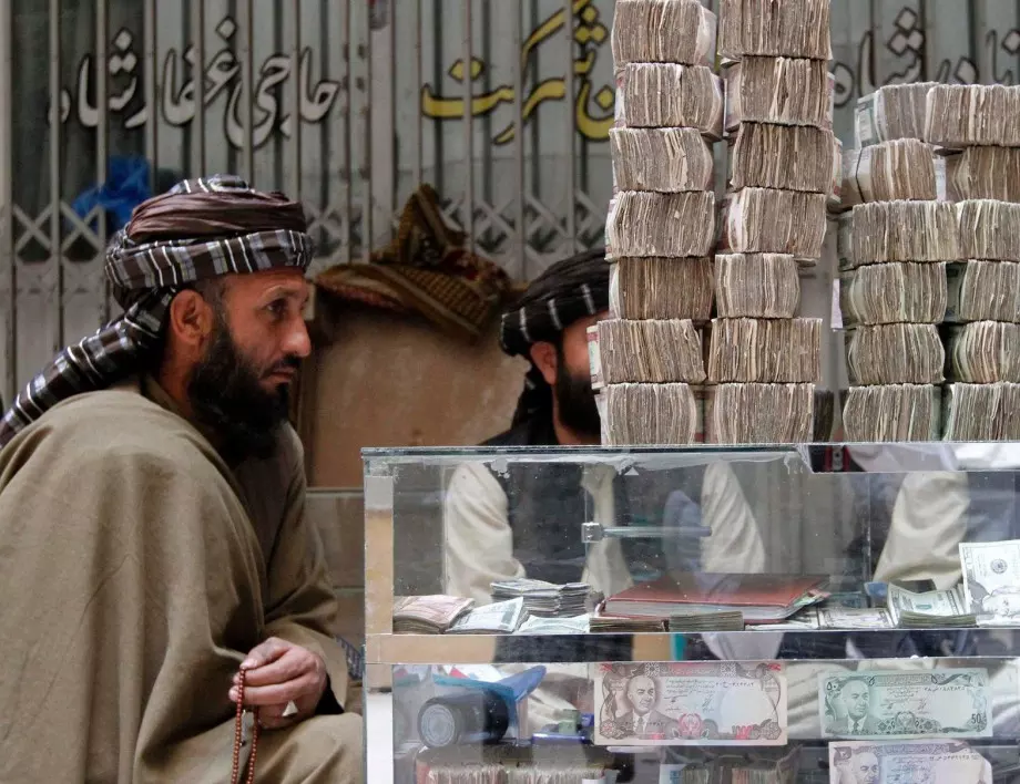 Талибаните към САЩ и ЕС: Не свалите ли санкциите, ще има бежанци 