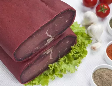 Домашна пастърма: Полейте месото с водка или коняк